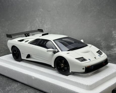 [AutoArt] 1:18 Lamborghini 2000 Diablo GTR White Model Car Die-Cast