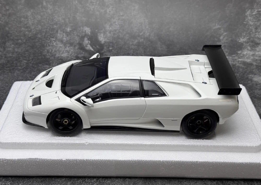 [AutoArt] 1:18 Lamborghini 2000 Diablo GTR White Model Car Die-Cast
