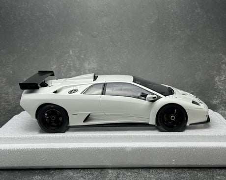 [AutoArt] 1:18 Lamborghini 2000 Diablo GTR White Model Car Die-Cast
