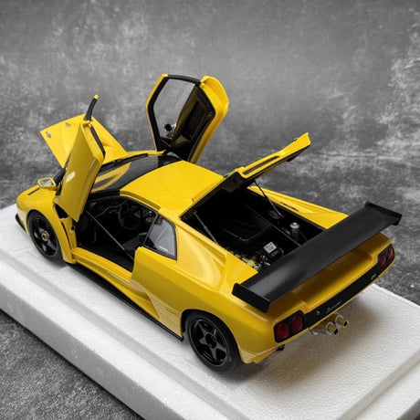 [AutoArt] 1:18 Lamborghini 2000 Diablo GTR Yellow Model Car Die-Cast