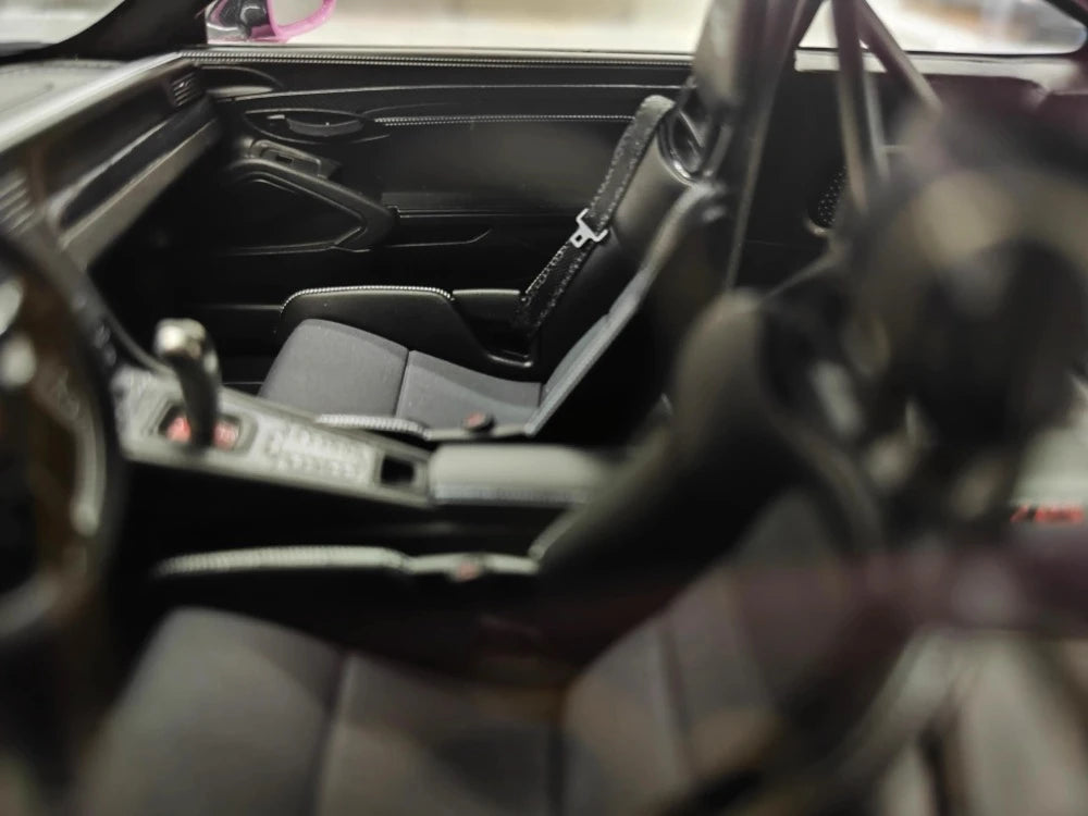 [Davis & Giovanni] 1:18 Porsche 2018 911 GT2 RS Weissach Package Pink Model Car Resin