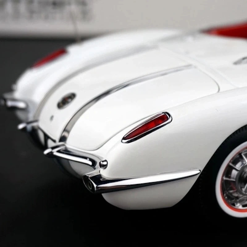 [AutoArt] 1:18 Chevrolet 1959 Corvette C1 White Model Car Die-Cast