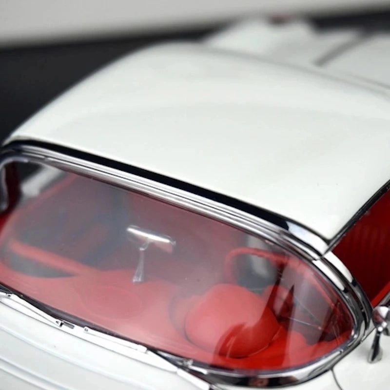 [AutoArt] 1:18 Chevrolet 1959 Corvette C1 White Model Car Die-Cast