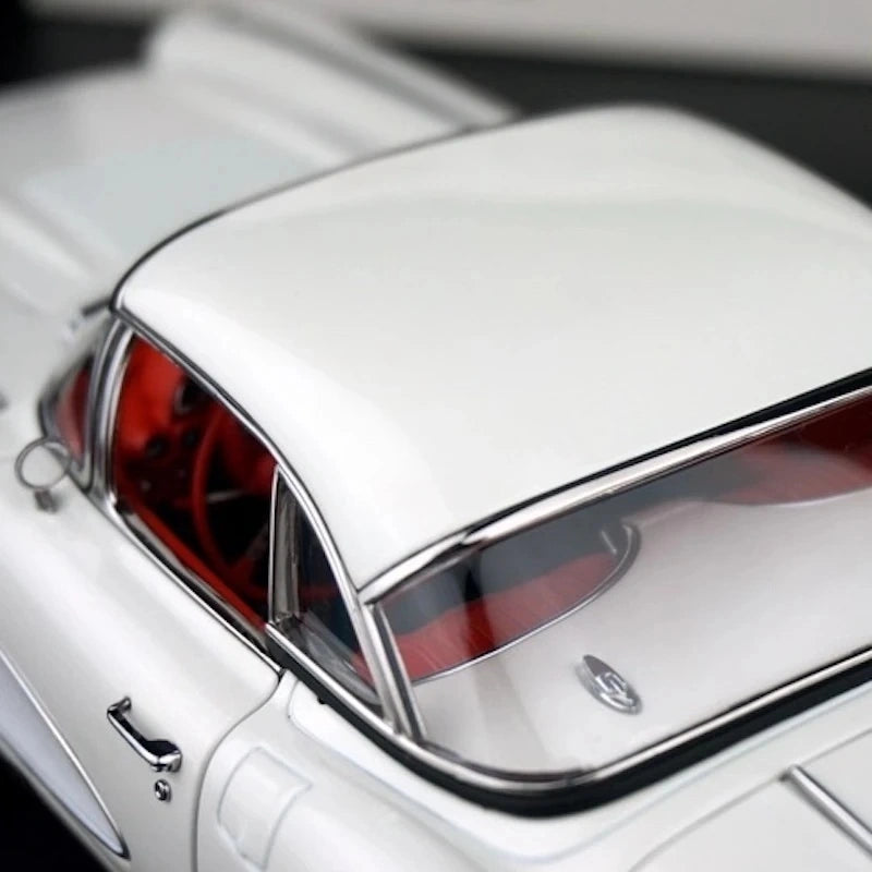 [AutoArt] 1:18 Chevrolet 1959 Corvette C1 White Model Car Die-Cast