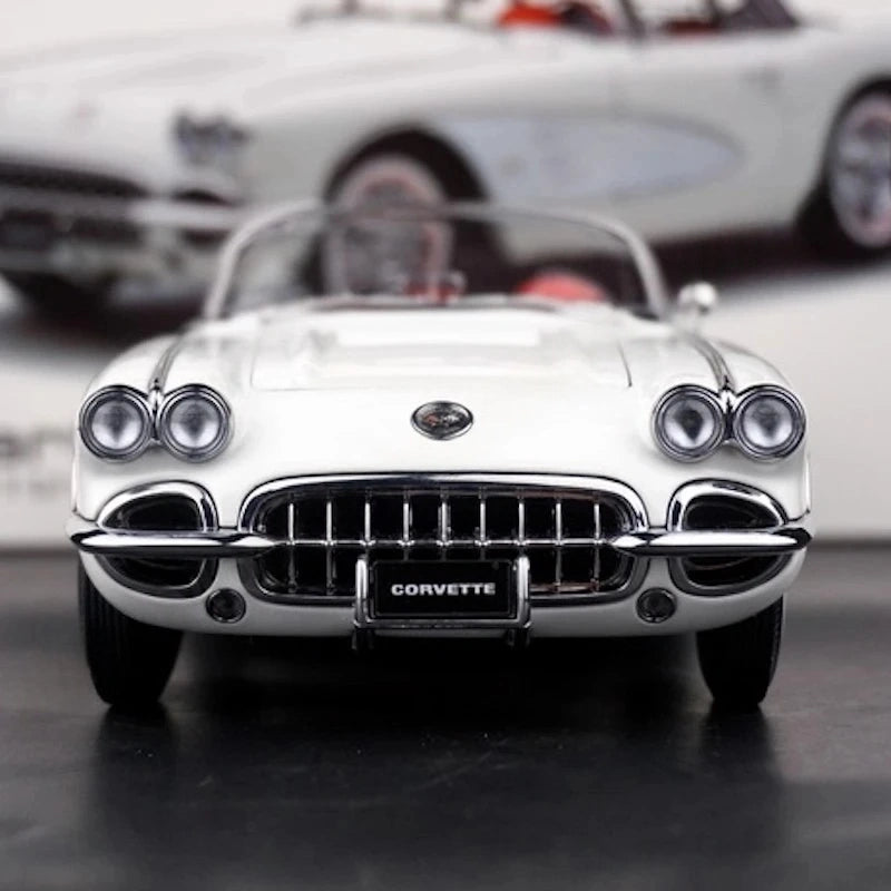 [AutoArt] 1:18 Chevrolet 1959 Corvette C1 White Model Car Die-Cast