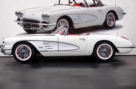 [AutoArt] 1:18 Chevrolet 1959 Corvette C1 White Model Car Die-Cast