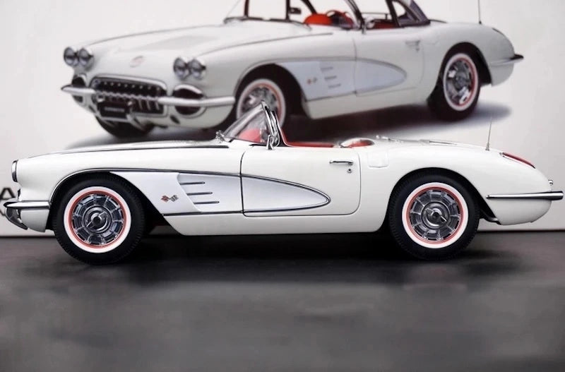 [AutoArt] 1:18 Chevrolet 1959 Corvette C1 White Model Car Die-Cast