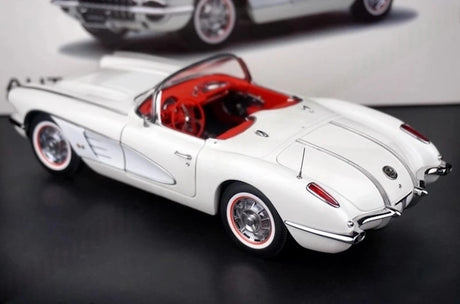 [AutoArt] 1:18 Chevrolet 1959 Corvette C1 White Model Car Die-Cast
