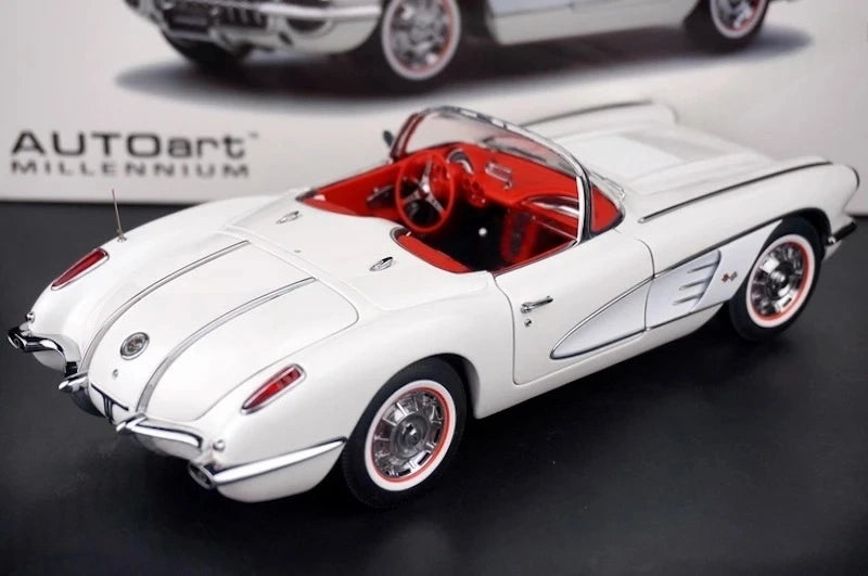 [AutoArt] 1:18 Chevrolet 1959 Corvette C1 White Model Car Die-Cast