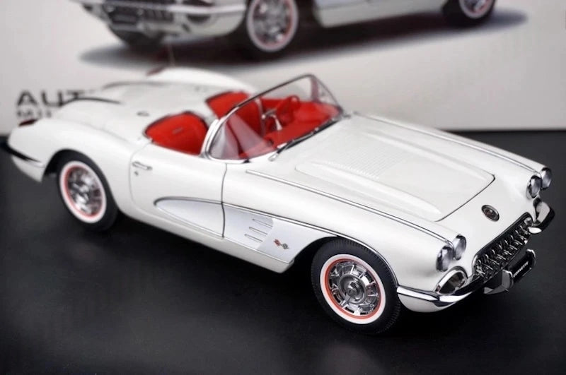 [AutoArt] 1:18 Chevrolet 1959 Corvette C1 White Model Car Die-Cast