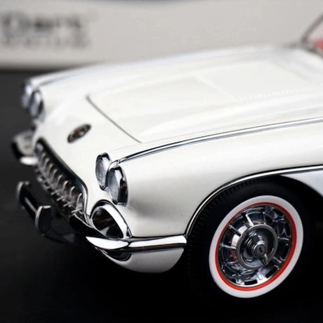 [AutoArt] 1:18 Chevrolet 1959 Corvette C1 White Model Car Die-Cast