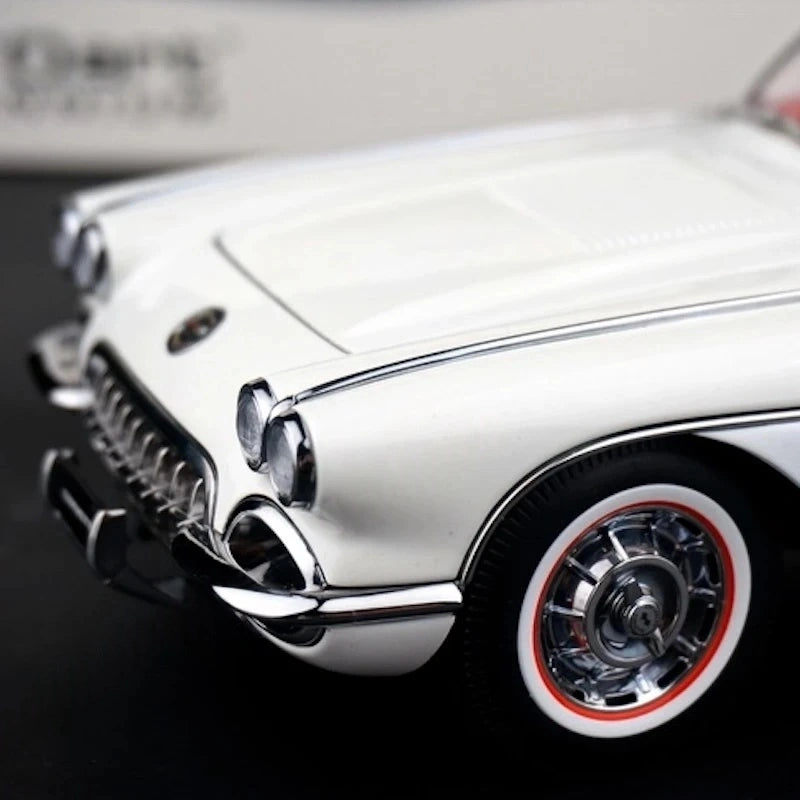 [AutoArt] 1:18 Chevrolet 1959 Corvette C1 White Model Car Die-Cast