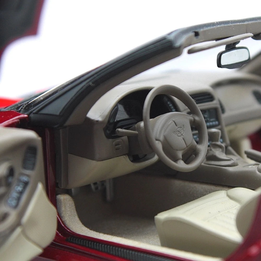 [AutoArt] 1:18 Chevrolet 2003 Corvette C5 Red Model Car Die-Cast