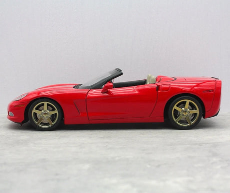 [AutoArt] 1:18 Chevrolet 2005 Corvette C6 Convertible Red Model Car Die-Cast