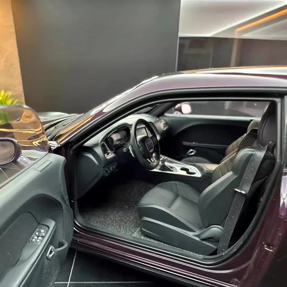 [Autoart] 1:18 Dodge 2008 Challenger Purple Model Car Die-Cast