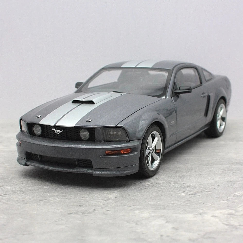 [AutoArt] 1:18 Ford 2005 Mustang GT Gray Model Car Die-Cast