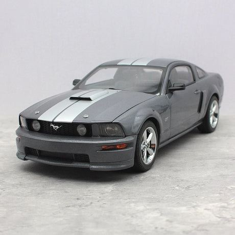 [AutoArt] 1:18 Ford 2005 Mustang GT Gray Model Car Die-Cast