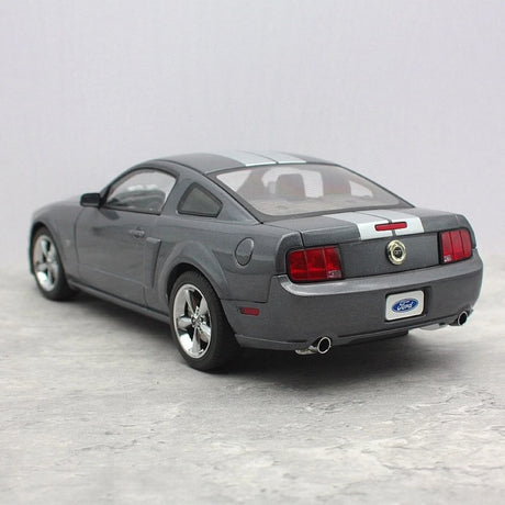 [AutoArt] 1:18 Ford 2005 Mustang GT Gray Model Car Die-Cast
