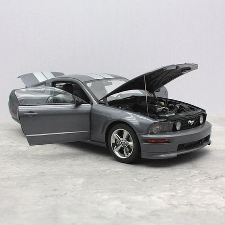 [AutoArt] 1:18 Ford 2005 Mustang GT Gray Model Car Die-Cast