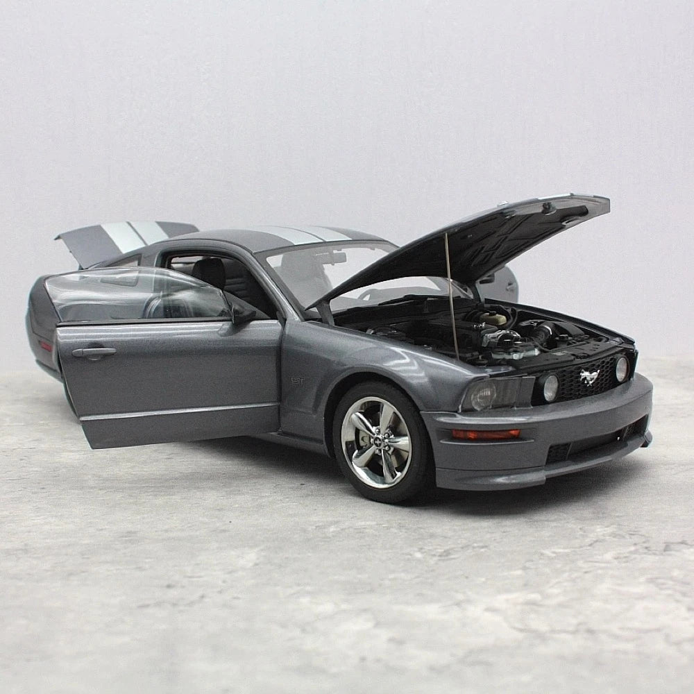 [AutoArt] 1:18 Ford 2005 Mustang GT Gray Model Car Die-Cast