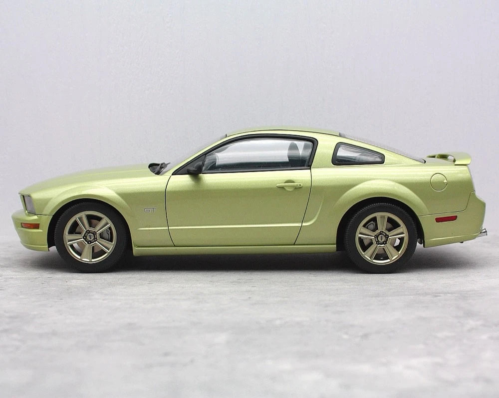 [AutoArt] 1:18 Ford 2005 Mustang GT Green Model Car Die-Cast
