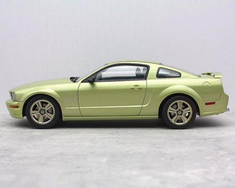 [AutoArt] 1:18 Ford 2005 Mustang GT Green Model Car Die-Cast