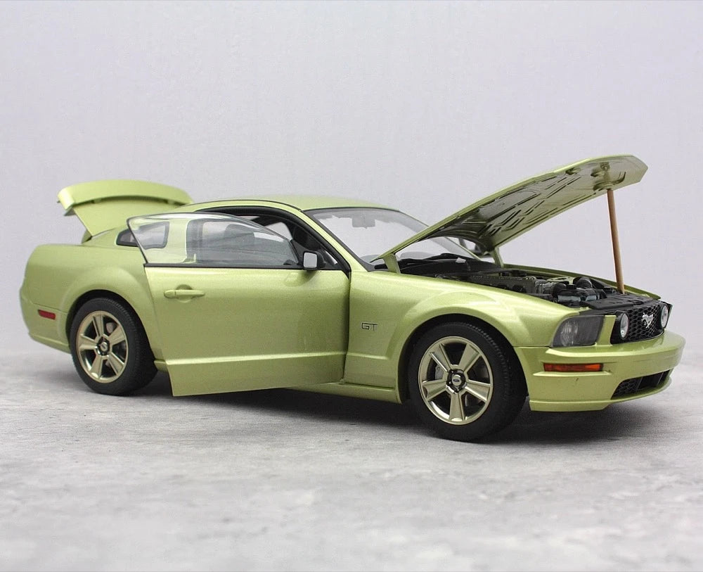 [AutoArt] 1:18 Ford 2005 Mustang GT Green Model Car Die-Cast