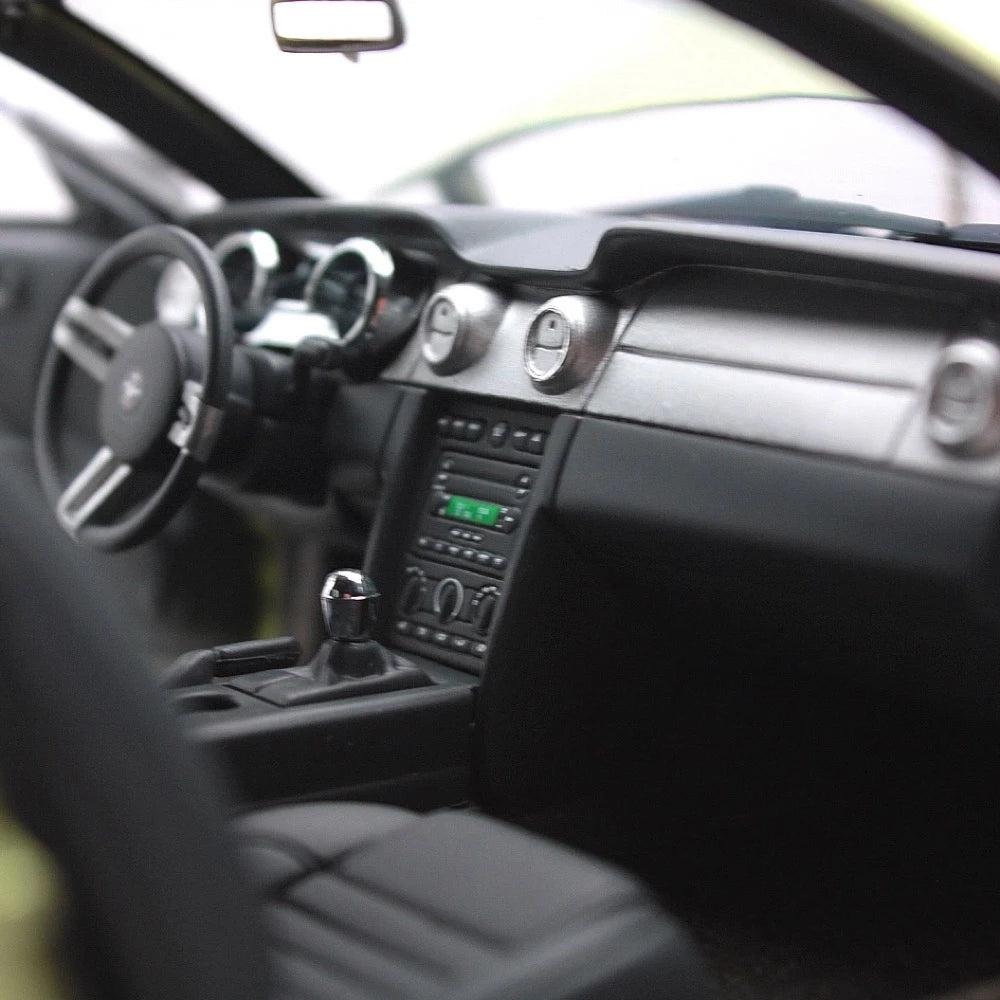 [AutoArt] 1:18 Ford 2005 Mustang GT Green Model Car Die-Cast