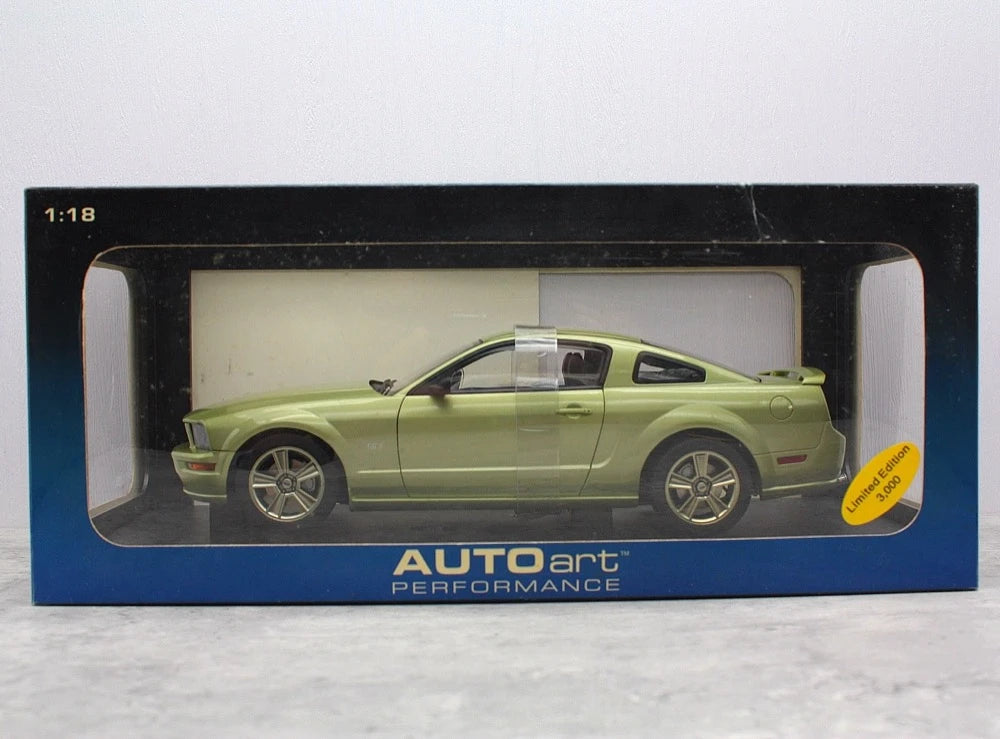 [AutoArt] 1:18 Ford 2005 Mustang GT Green Model Car Die-Cast