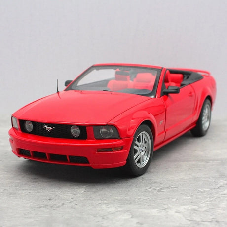 [AutoArt] 1:18 Ford 2006 Mustang GT Convertible Red Model Car Die-Cast