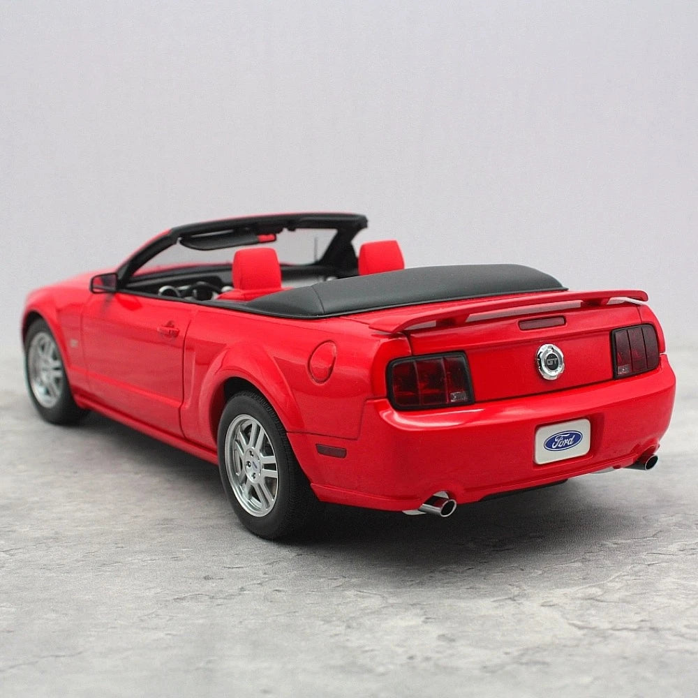 [AutoArt] 1:18 Ford 2006 Mustang GT Convertible Red Model Car Die-Cast