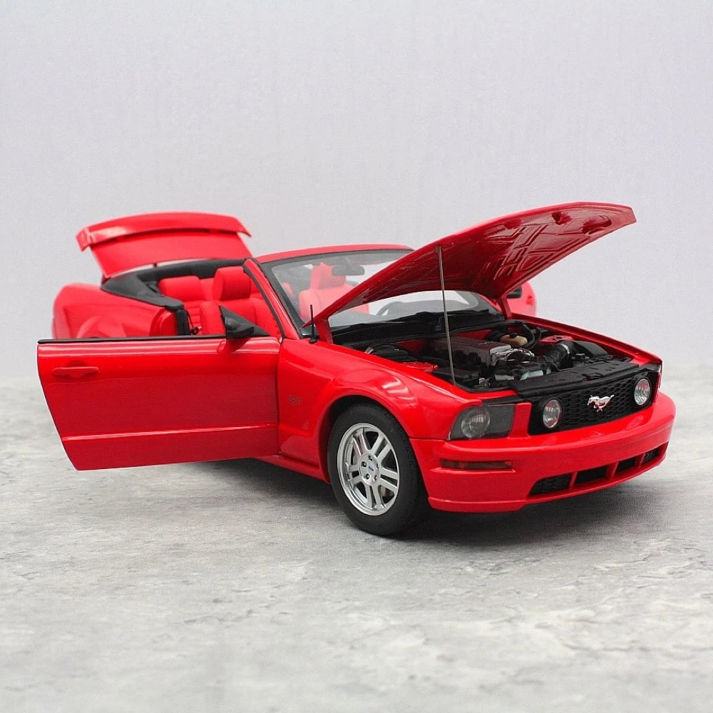 [AutoArt] 1:18 Ford 2006 Mustang GT Convertible Red Model Car Die-Cast