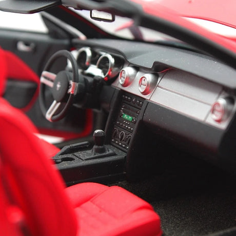 [AutoArt] 1:18 Ford 2006 Mustang GT Convertible Red Model Car Die-Cast
