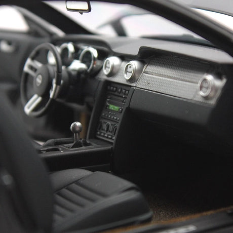 [AutoArt] 1:18 Ford 2008 Mustang Bullitt GT Black Model Car Die-Cast