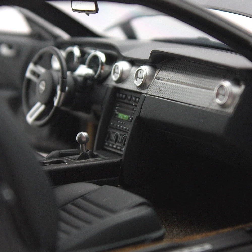 [AutoArt] 1:18 Ford 2008 Mustang Bullitt GT Black Model Car Die-Cast