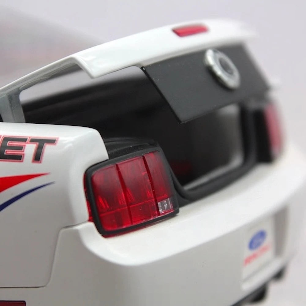 [AutoArt] 1:18 Ford 2008 Mustang Cobra Jet Model Car Die-Cast