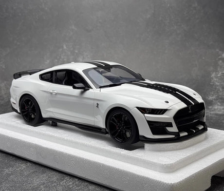 [AutoArt] 1:18 Ford 2020 Mustang Shelby GT500 White Model Car Die-Cast