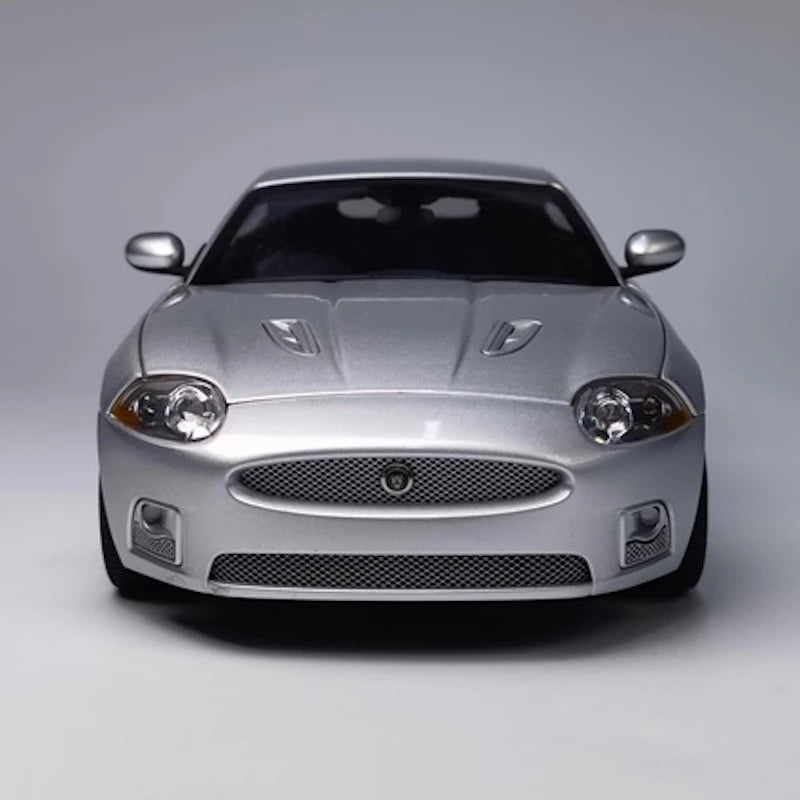 [AutoArt] 1:18 Jaguar 2006 XK Silver Model Car Die-Cast