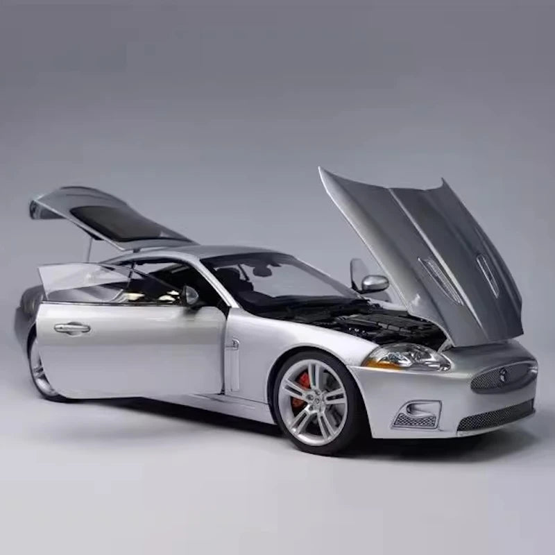 [AutoArt] 1:18 Jaguar 2006 XK Silver Model Car Die-Cast