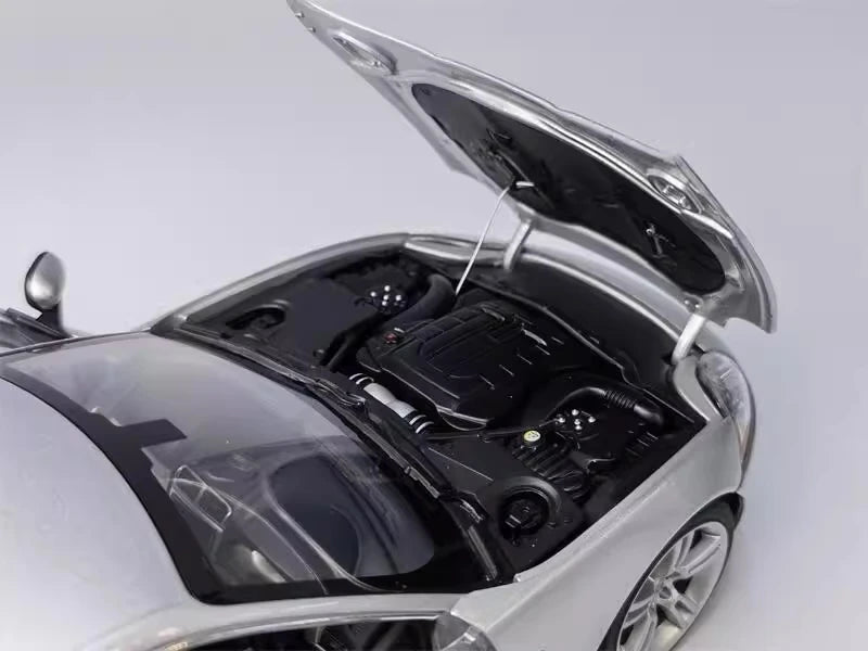 [AutoArt] 1:18 Jaguar 2006 XK Silver Model Car Die-Cast