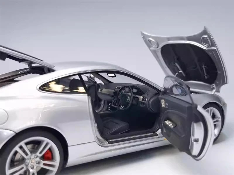 [AutoArt] 1:18 Jaguar 2006 XK hopea pienoismalli Die-Cast