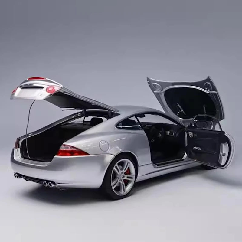 [AutoArt] 1:18 Jaguar 2006 XK Silver Model Car Die-Cast