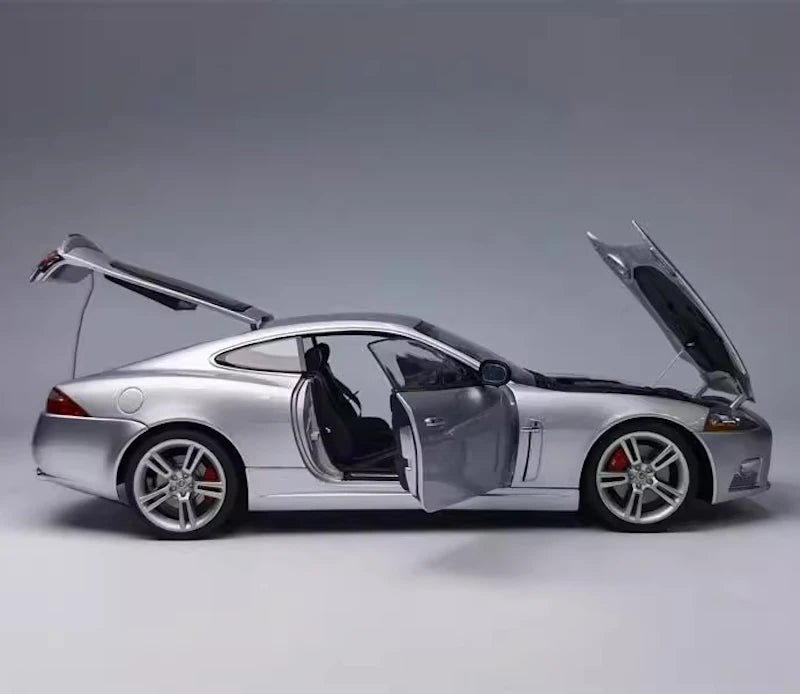 [AutoArt] 1:18 Jaguar 2006 XK Silver Model Car Die-Cast