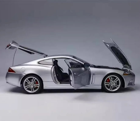 [AutoArt] 1:18 Jaguar 2006 XK Silver Model Car Die-Cast
