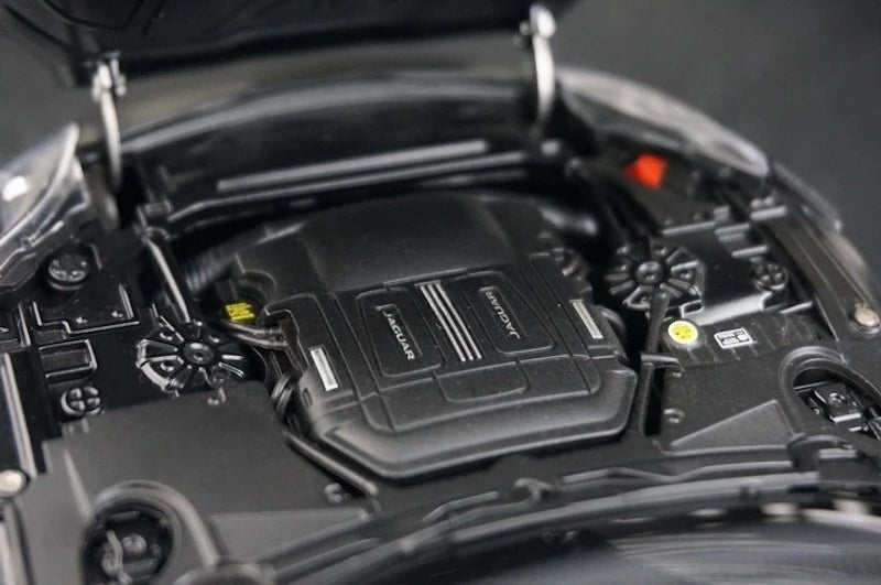[AutoArt] 1:18 Jaguar 2013 F-Type Black Model Car Die-Cast