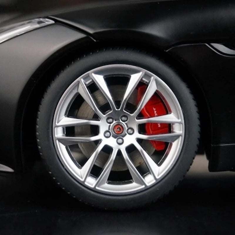 [AutoArt] 1:18 Jaguar 2013 F-Type Black Model Car Die-Cast