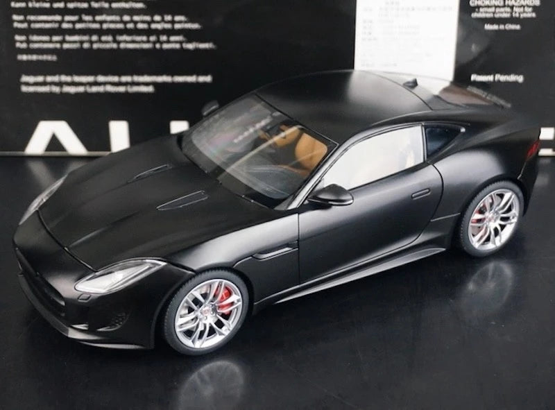 [AutoArt] 1:18 Jaguar 2013 F-Type Black Model Car Die-Cast