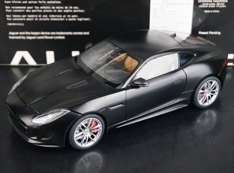 [AutoArt] 1:18 Jaguar 2013 F-Type Black Model Car Die-Cast