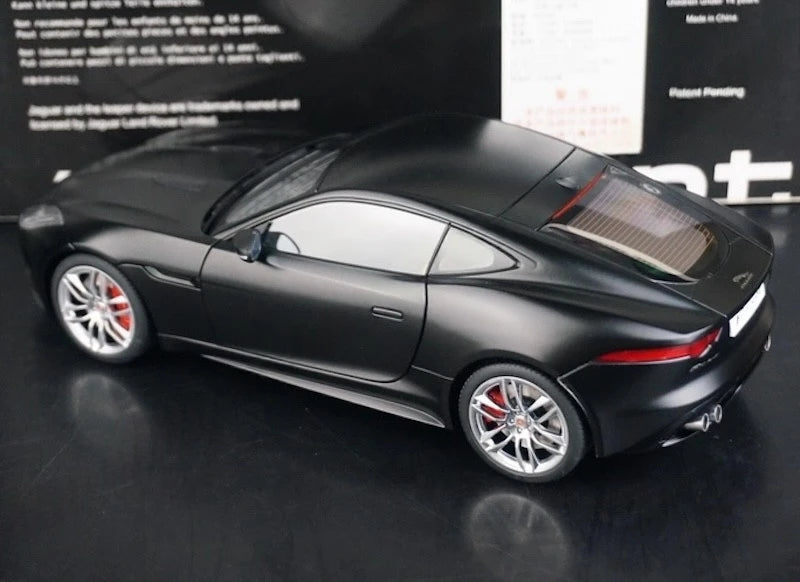 [AutoArt] 1:18 Jaguar 2013 F-Type Black Model Car Die-Cast