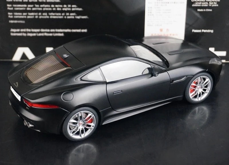 [AutoArt] 1:18 Jaguar 2013 F-Type Black Model Car Die-Cast
